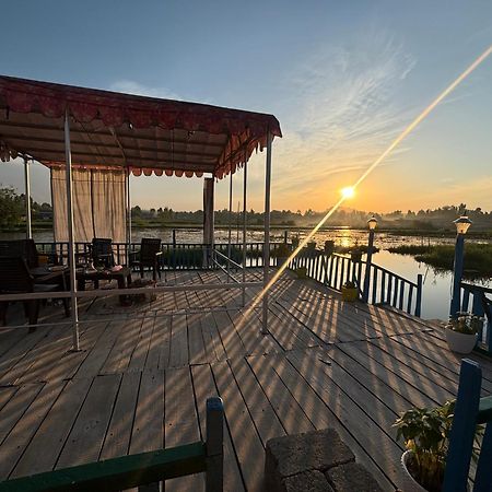 Houseboat Young Wild Rose ศรีนาการ์ ภายนอก รูปภาพ