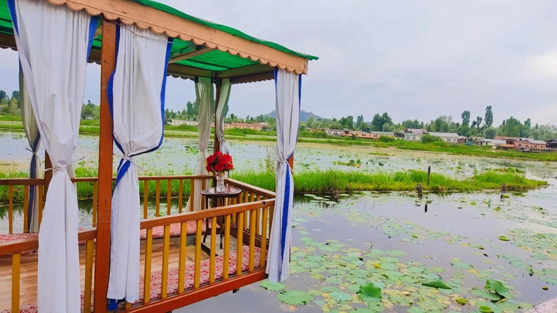 Houseboat Young Wild Rose ศรีนาการ์ ภายนอก รูปภาพ
