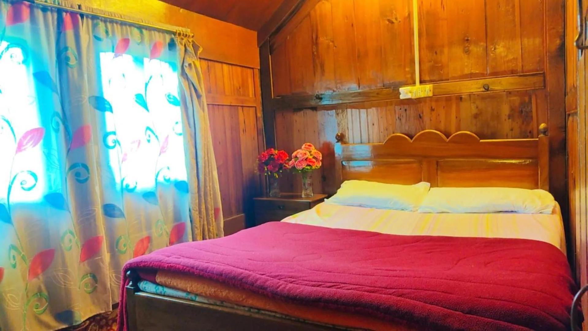 Houseboat Young Wild Rose ศรีนาการ์ ภายนอก รูปภาพ