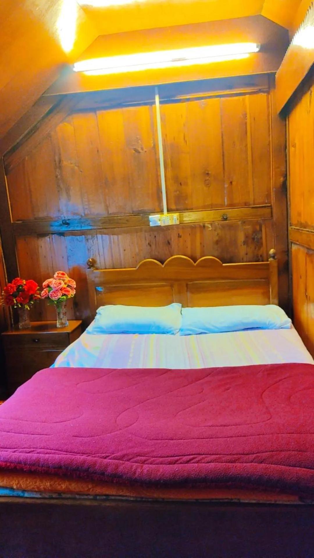 Houseboat Young Wild Rose ศรีนาการ์ ภายนอก รูปภาพ