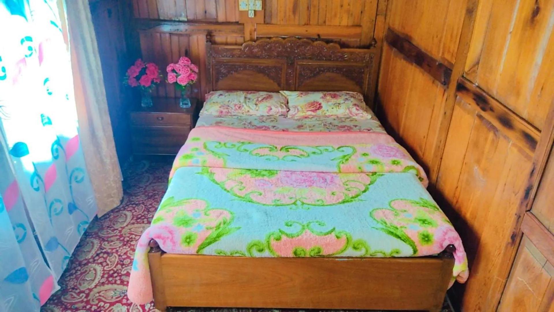 Houseboat Young Wild Rose ศรีนาการ์ ภายนอก รูปภาพ